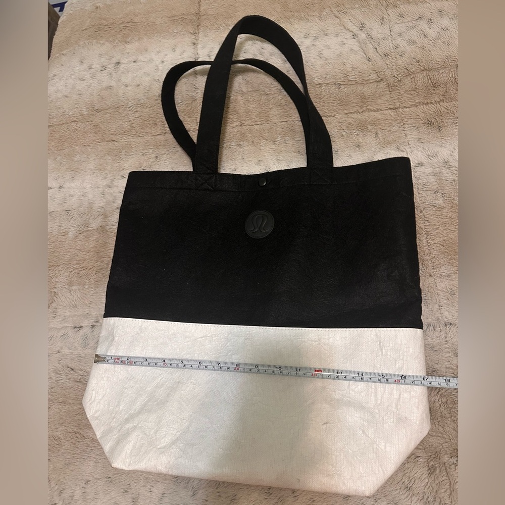 lululemon athletica Two-Tone Black and Cream Tote - Picture 5 of 6